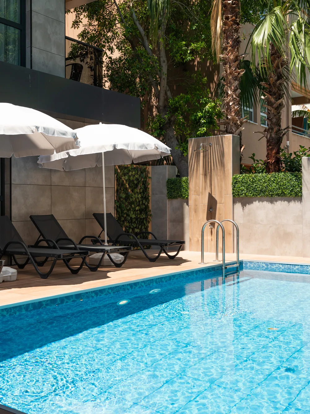 Dell Art Apart Hotel’in açık havuzu