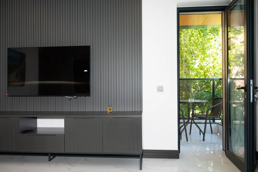 Wohnzimmer von Apartment Nr. 9, mit Fernseher